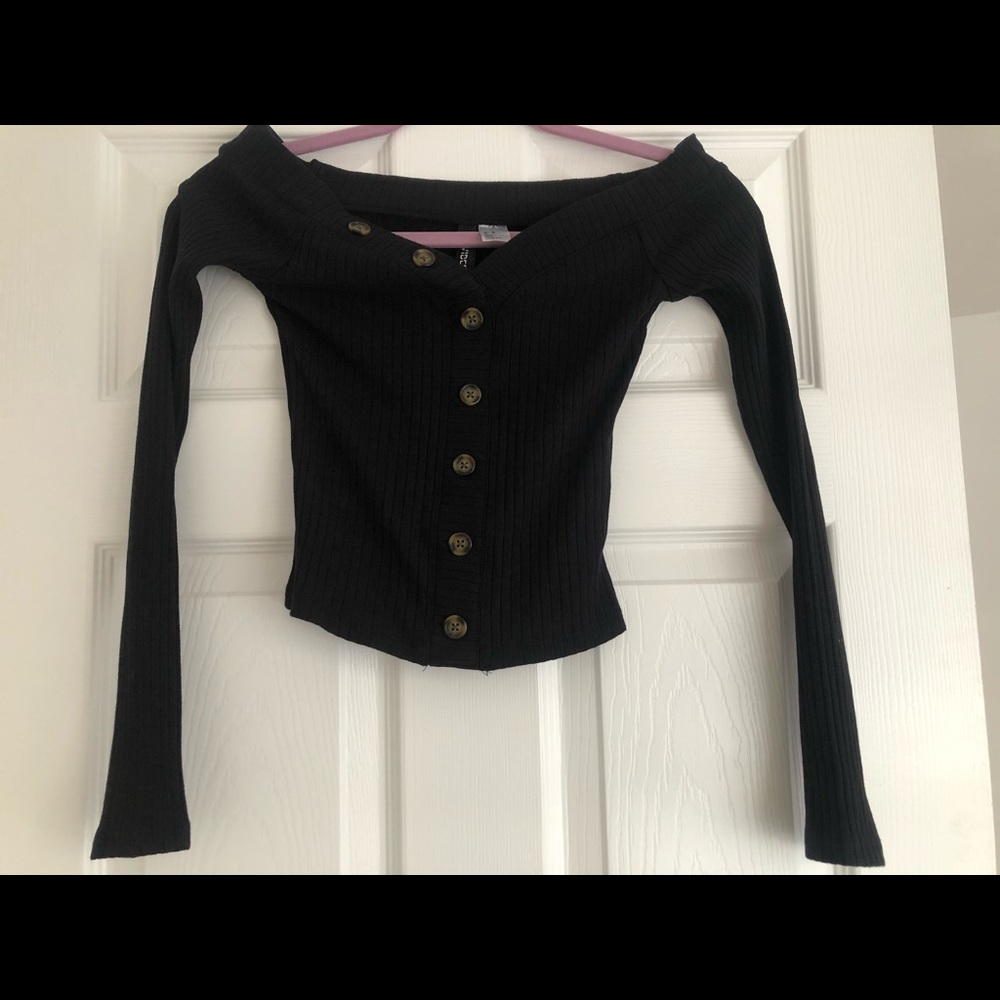 Cropped Ribbed Button Tee - Picture 4 of 5